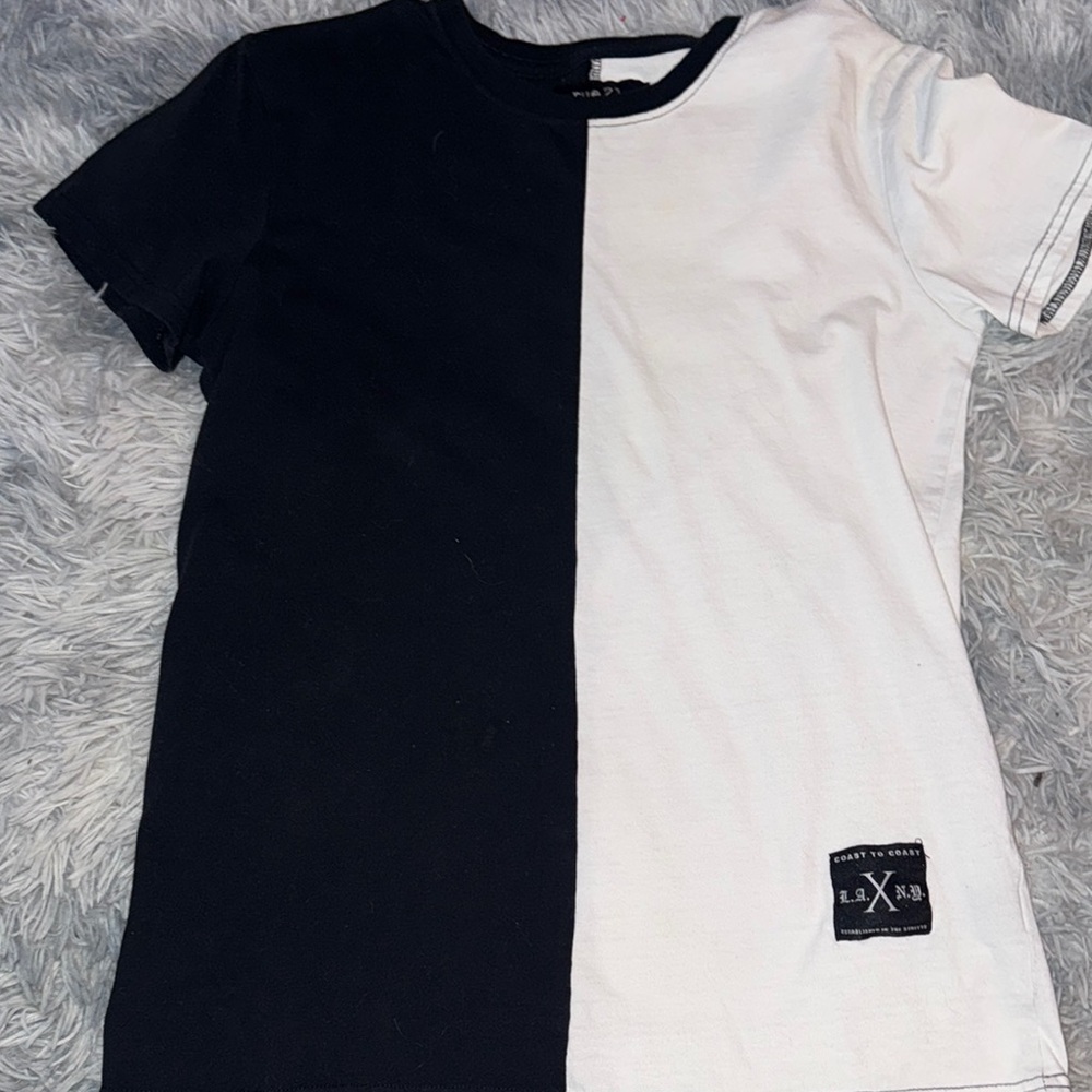Rue21 Black and White Short Sleeve Tee